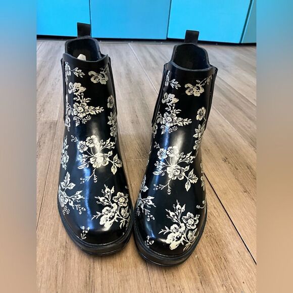 Issac Mizrahi women’s Chelsea boots-rubber sole/composition leather outsole 10 - Picture 2 of 6